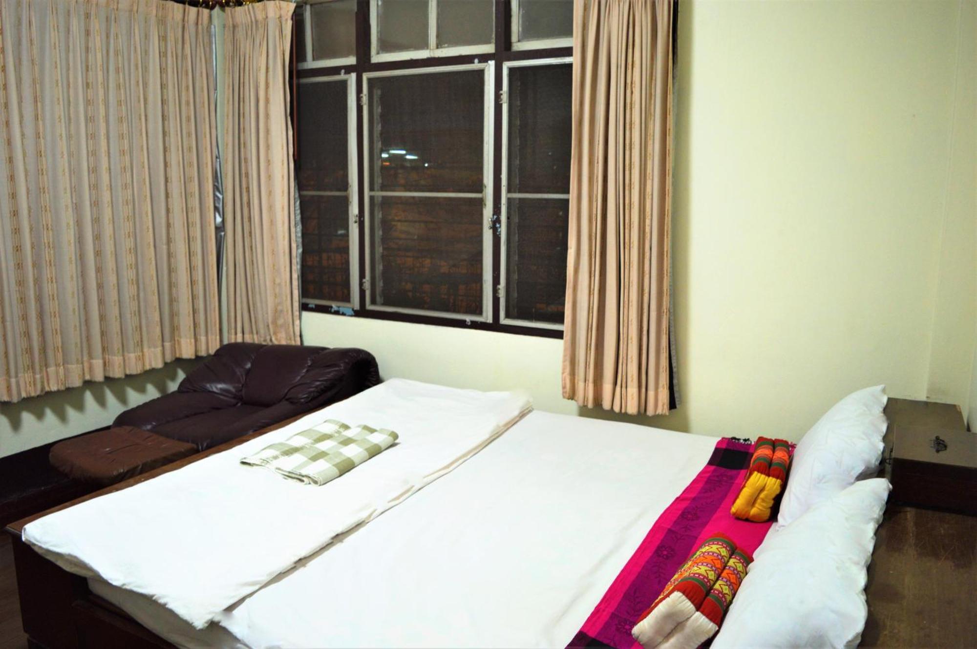 28 Rachabutr Hostel Ubon Ratchathani Oda fotoğraf